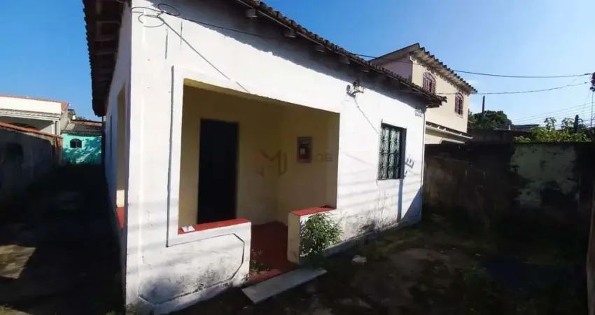 Casa linear no bairro são jorge em campo grande com quintal amplo.