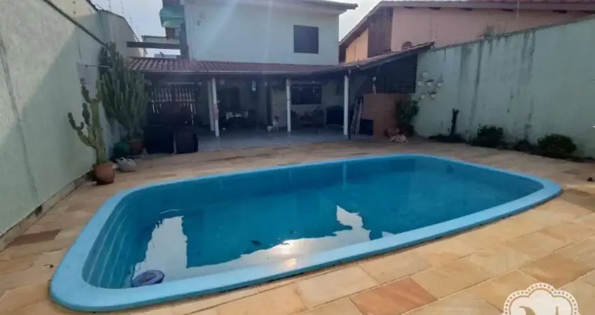 Sobrado à venda com 3 quartos no bairro Nova Itanhaém (Praia)