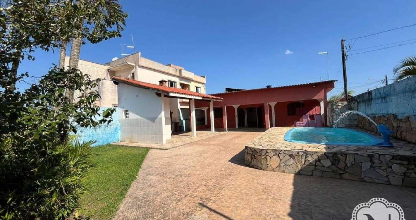Casa MOBILIADA com piscina no bairro Tupy, a 900 metros da praia!