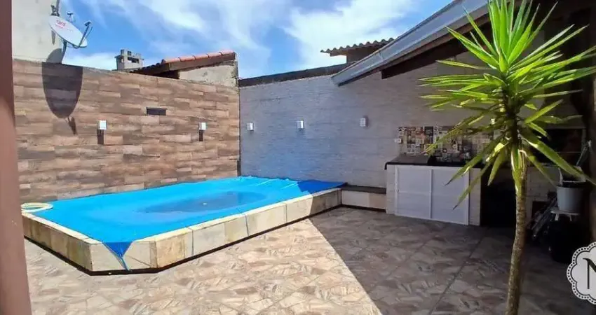 Casa com piscina lado praia.