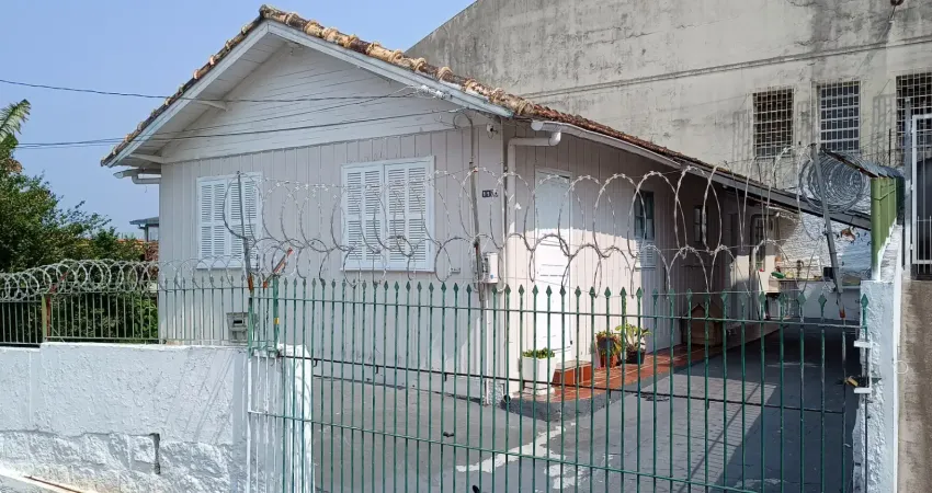 Casa mista 3 quartos e garagem próxima angeloni capoeiras - florianópolis