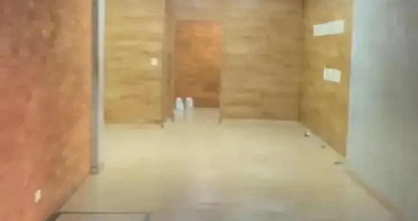 Alugo loja  75m2 ,na  frente pça  zacarias , centro,curitiba-pr