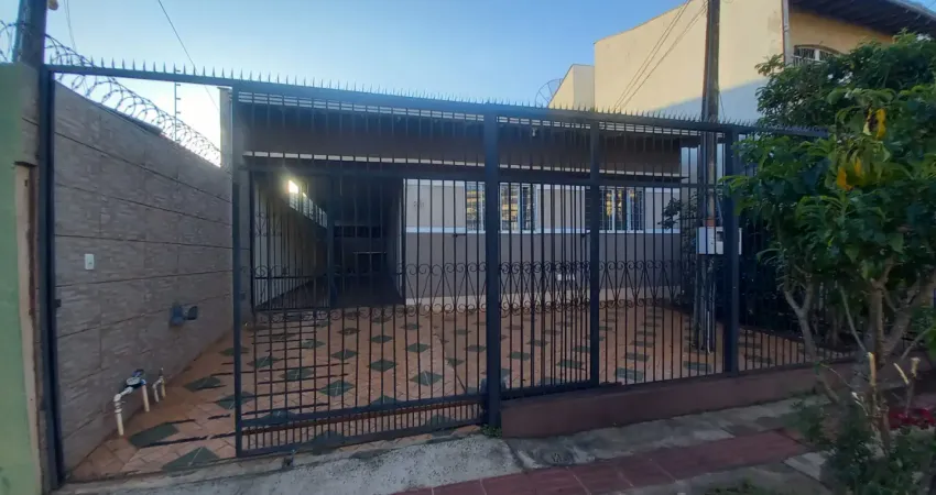 Casa com 3 quartos para alugar na Rua Jaguaribe, 291, Jardim Oguido, Londrina