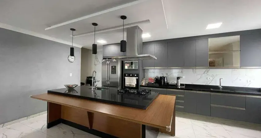 Maravilhoso sobrado em condomínio fechado com 187 m² na vila alto de sano andré, com 3 suítes, jacuzzi, churrasqueira privativa e 4 vagas.