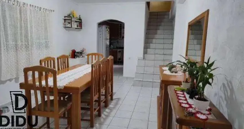Se você está em busca de espaço e conforto para sua família, este sobrado é a escolha perfeita!