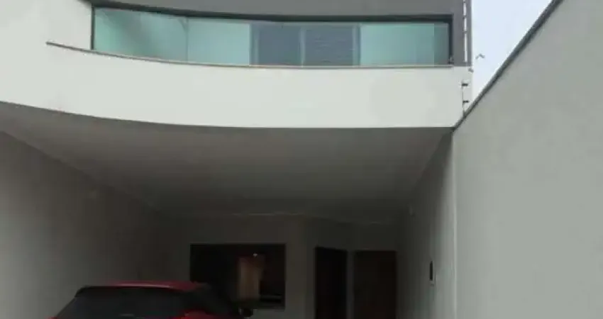 Lindo sobrado com 192 m² na Vila Camilopólis em Santo André, com 4 dormitórios, 2 suítes, 4 vagas. Estuda permuta.
