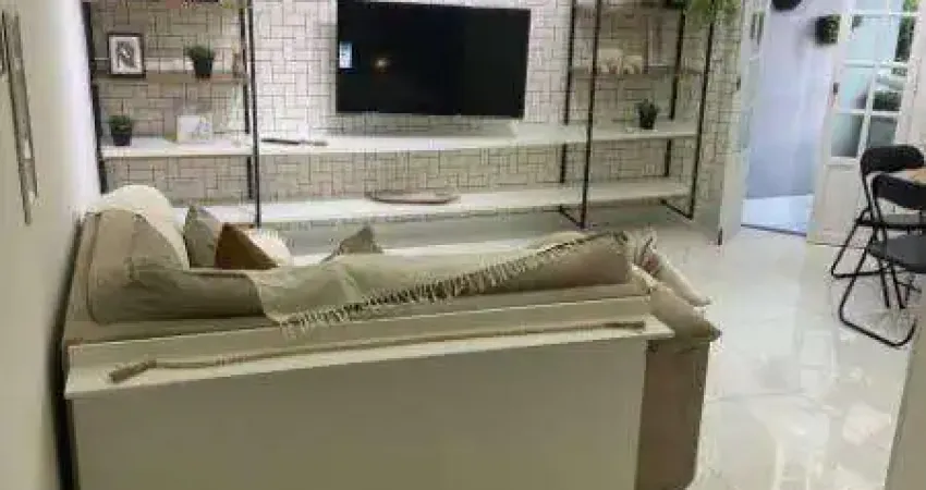 Excelente sobrado em condomínio fehado na Vila América, mobiliado e decorado. Imóvel desocupado e ainda estuda permuta.