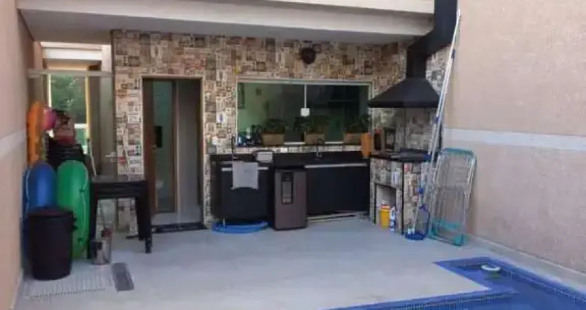 Não perca a oportunidade de conhecer este incrível sobrado no Jardim Penha com 3 suítes, 4 vagas, área de lazer com piscina e churrasqueira