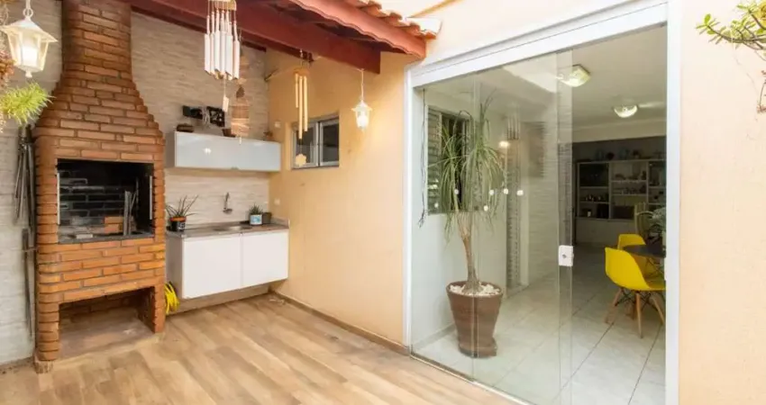 Sobrado para venda em Jardim Santa Mena com 4 quartos, 250m²