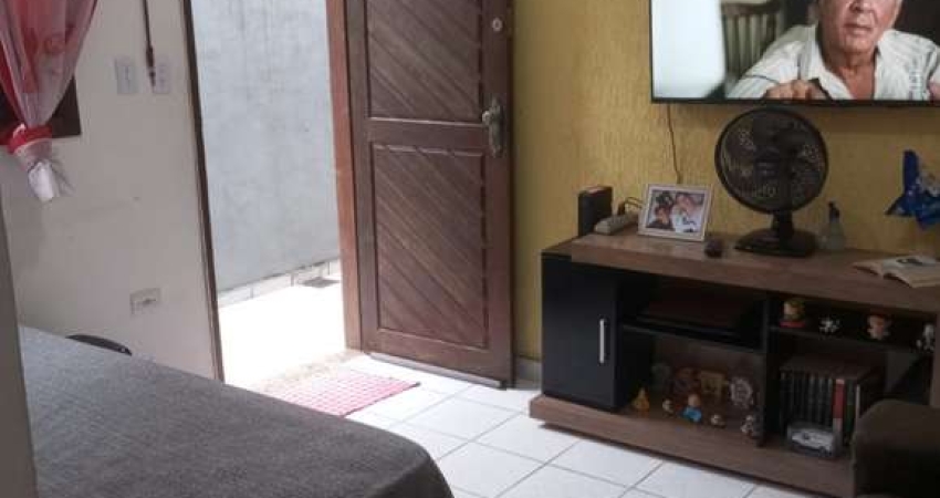 Casa no condomínio Residencial Keby para venda com 1 quarto, 31m²