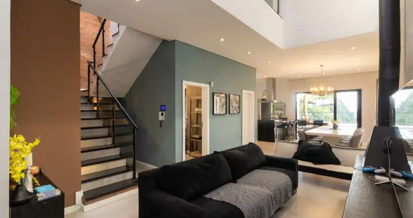 Casa em condomínio para venda em Cotia com 4 quartos, sendo 3 suítes, 232m²