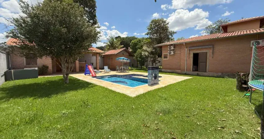 Casa tipo para venda em Santa Rita com 3 quartos, sendo 2 suítes, 195m²