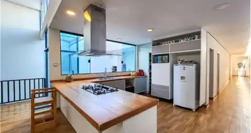 Casa tipo para venda em Vila Anglo Brasileira com 6 quartos, sendo 1 suíte, 370m²