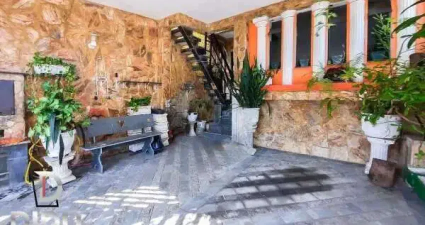 Sobrado à venda em São Bernardo do Campo, Planalto, com 3 quartos, 1 suíte, 236m². Edícula com suíte.