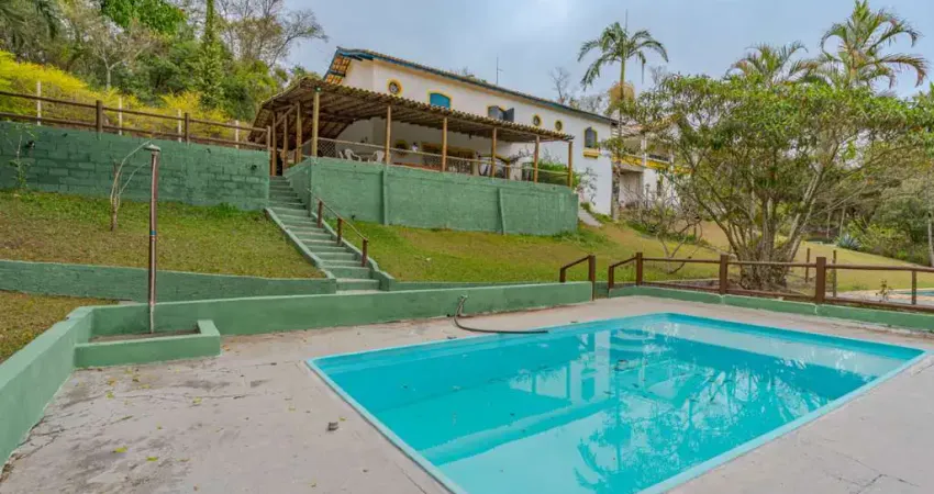 Casa em condomínio para venda com 3 quartos, sendo 3 suítes , 250m²