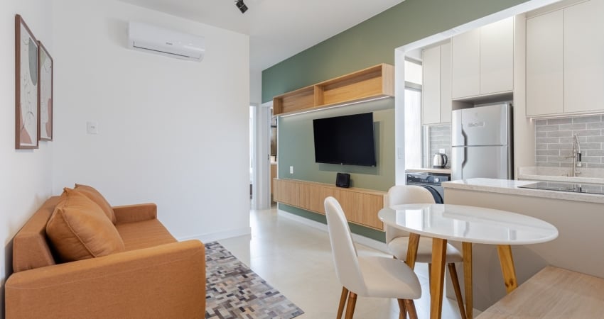 Apto andar alto reformado e mobiliado no centro com vista mar