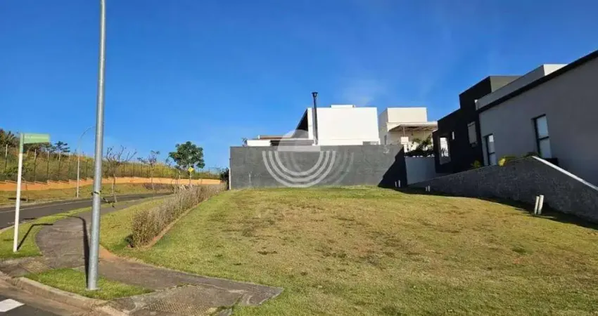 Terreno à Venda muito bem localizado no condomínio Alphaville em Campinas.