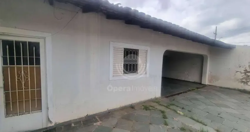 Casa antiga à venda em localização estratégica no bairro nova campinas.