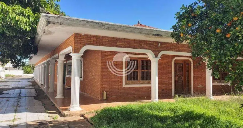 Casa à venda em Campinas, Parque Taquaral, com 4 quartos, com 2500 m²