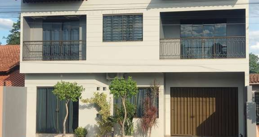 Sobrado com Sala Comercial