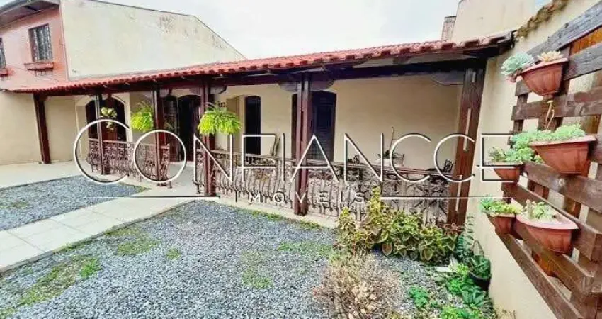 Casa com 3 quartos à venda na Rua Evaristo Berleze, Bacacheri, Curitiba