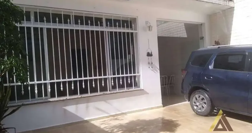Casa no Boqueirão com 200m²,sendo 4 dormitórios e 1 suíte, vaga para dois carros com quintal grande