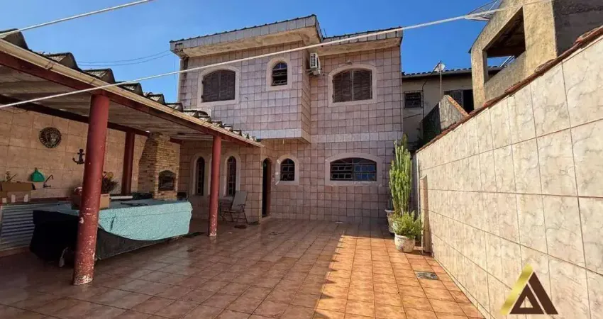 Casa com 4 dormitórios à venda, 134 m² por R$ 600.000 - Vila São Jorge - São Vicente/SP