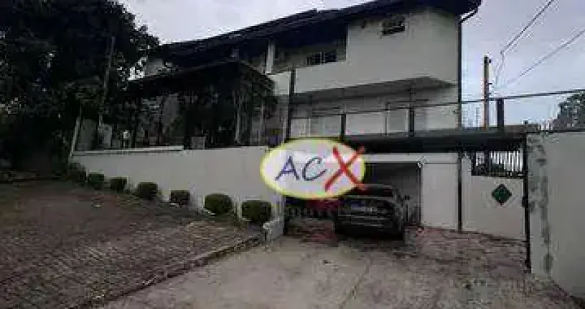 Sobrado com 4 dormitórios à venda, 300 m² por R$ 1.300.000,00 - Guaíra - Curitiba/PR