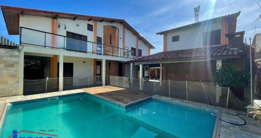 Sobrado 50 metros da praia com 4 dormitórios à venda, 239 m² por R$ 700.000 - Suarão - Itanhaém/SP