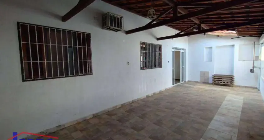 Casa com 3 dormitórios para alugar, 100 m² por R$ 1.600,00/mês - Laranjeiras - Itanhaém/SP