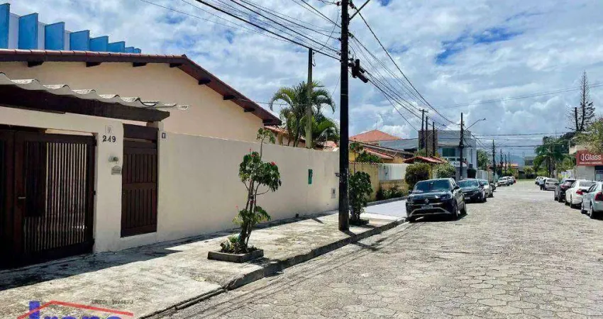 Casa  a 200 metros da praia com 3 dormitórios à venda, 114 m² por r$ 620.000 - centro - itanhaém/sp