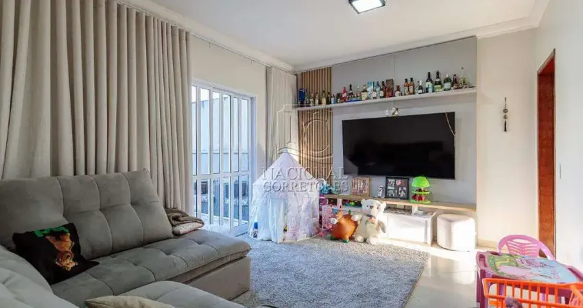 Imóvel amplo com 2 suítes, 2 salas, varanda e 4 vagas cobertas – 216 m²