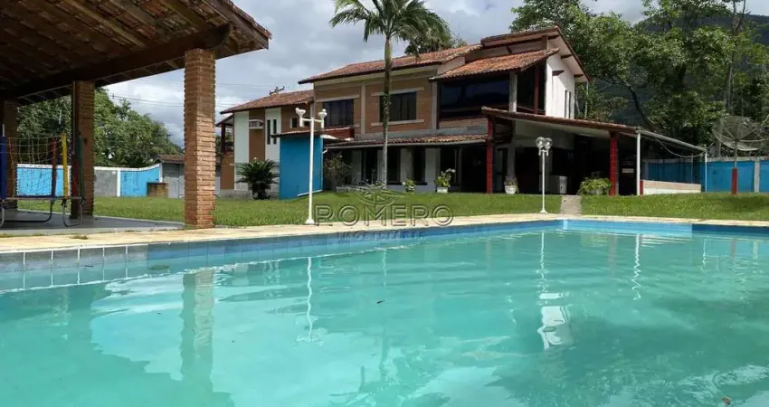 Casa com 9 quartos, Praia da Lagoinha, Ubatuba - R$ 2 mi, Cod: 2054