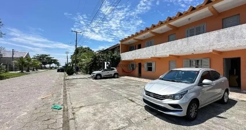 Apartamento na quadra do mar em Praia de Leste