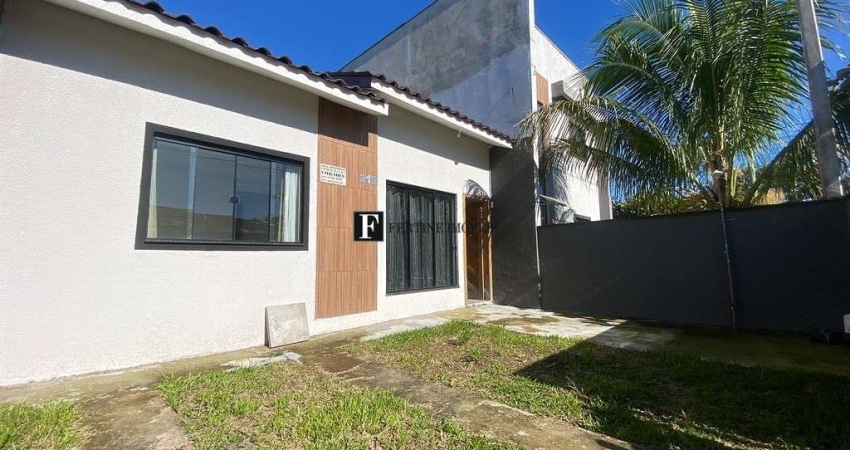 Casa com 02 quartos em monções
