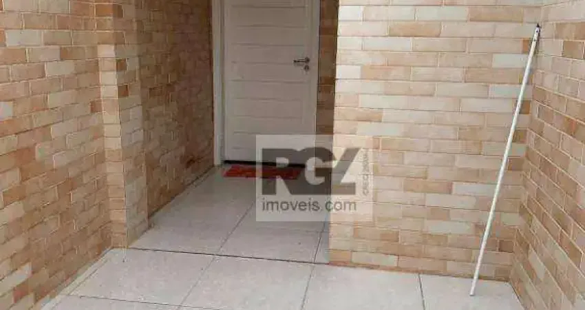 Casa com 2 dormitórios à venda, 64 m² por R$ 370.000,00 - Santa Maria - Santos/SP