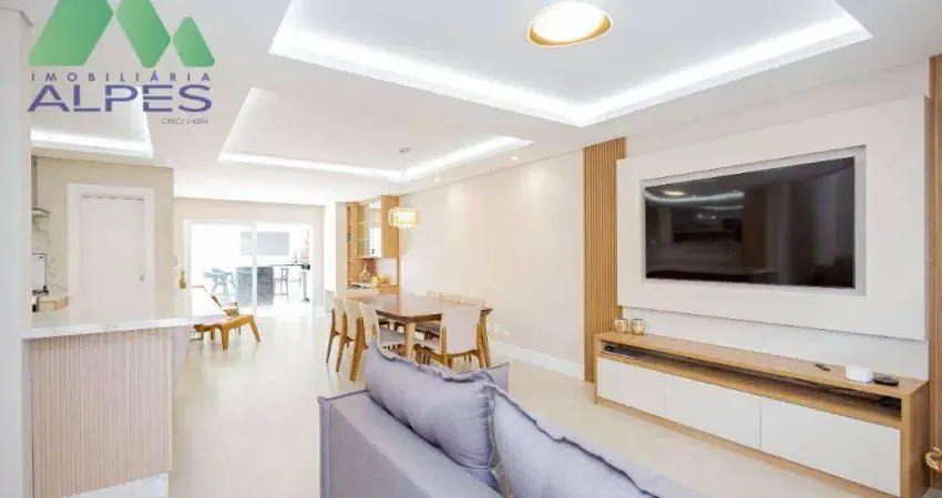 No melhor do xaxim excelente sobrado com 04 dormitórios com painel de energia solar