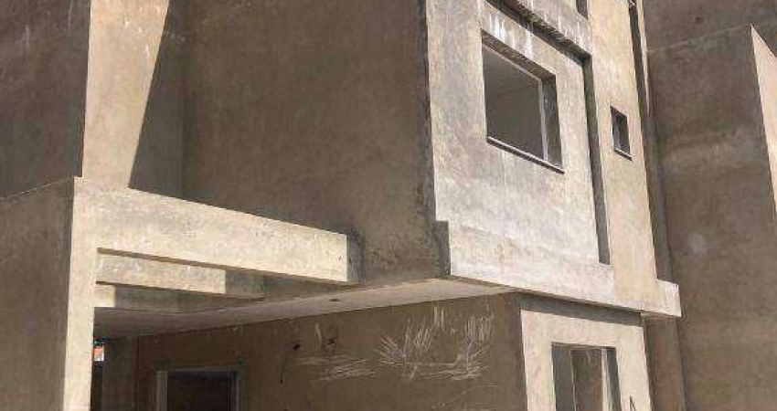 Sobrado com 3 dormitórios à venda, 120 m² por R$ 720.000,00 - Uberaba - Curitiba/PR