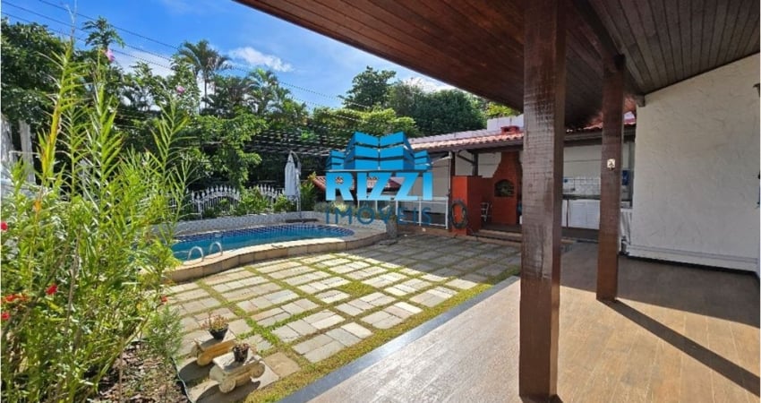 Maravilhosa Casa Linear com 03 Quartos no Condomínio Eldorado