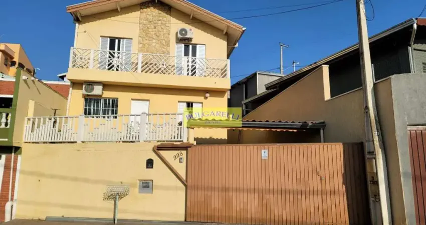 Sobrado à venda em bairro Tranquilo com Ampla area de Comercios , escolas e Serviços e Facil Acesso