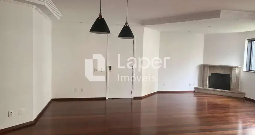 Apartamento com 142 m², 4 quartos sendo 3 suítes à venda no bairro Itaim Bibi.