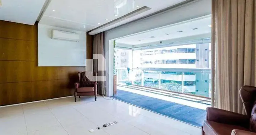 Apartamento à venda no bairro Paraíso com 145 m², 3 quartos sendo 1 suíte, Varanda, 3 vagas.