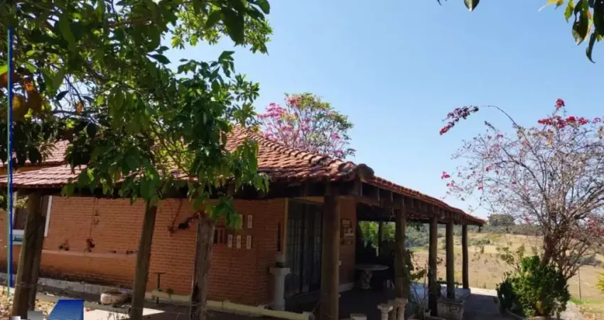 Sitio com 2 casas construidas, 3 alqueires a venda em Cajuru