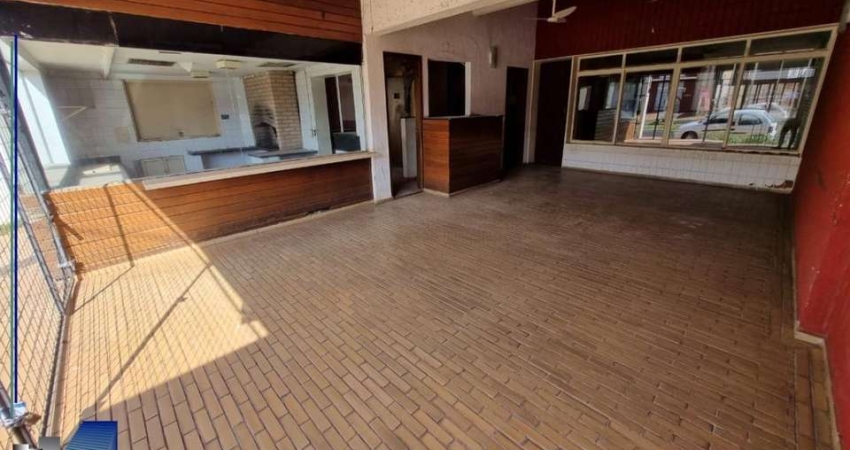 Casa/comercial locação ou venda amplo salão com churrasqueira no Jd. Irajá - 355,00 m² útil - em Ribeirão Preto para Locação