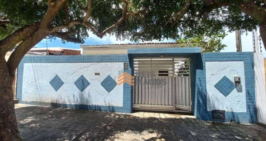 Uma Excelente Casa Para Venda No Bairro Neópolis, Com 150m² de área construída, Na Rua Araponga, Conj. Pirangi, Primeira Etapa, Composta Por Garagem a