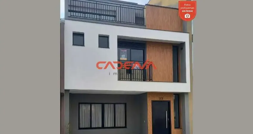 Casa em condomínio fechado com 3 suítes e 2 vagas à venda no Pinheirinho