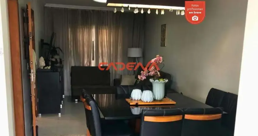 Casa com 3 quartos para alugar na Rua Doutor João de Paula Moura Brito, 593, Uberaba, Curitiba