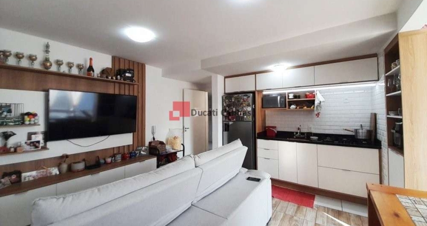 Apartamento semi-mobiliado com 02 dormitórios