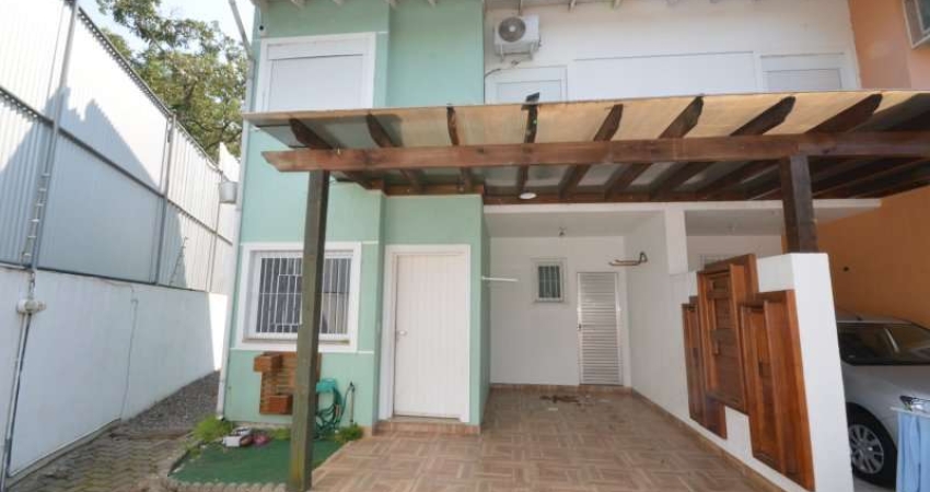 Ótima Oportunidade em Condomínio!  Linda casa semi-mobili