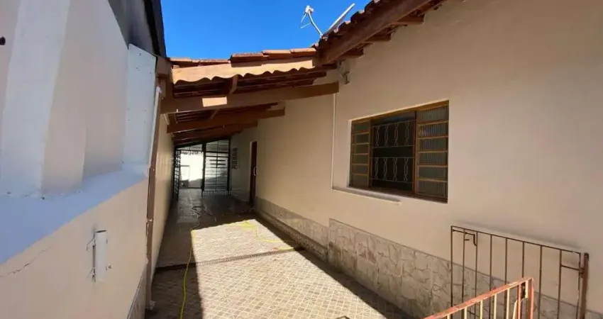 Casa para Venda em Taubaté, Jardim Gurilândia, 3 dormitórios, 1 banheiro, 3 vagas